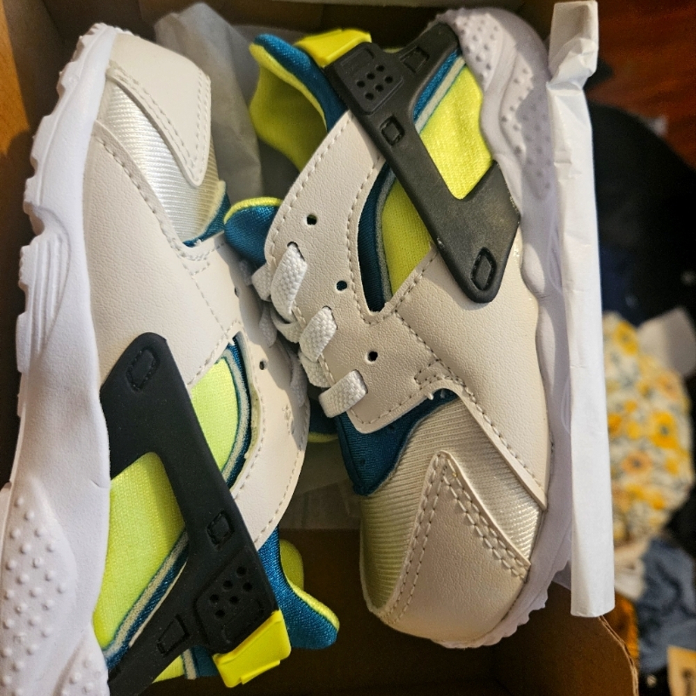 Nike White and Yellow Sneakers with Mesh Design